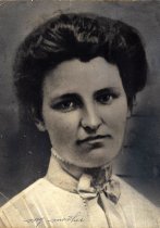 Nellie Pottenger 18 yrs